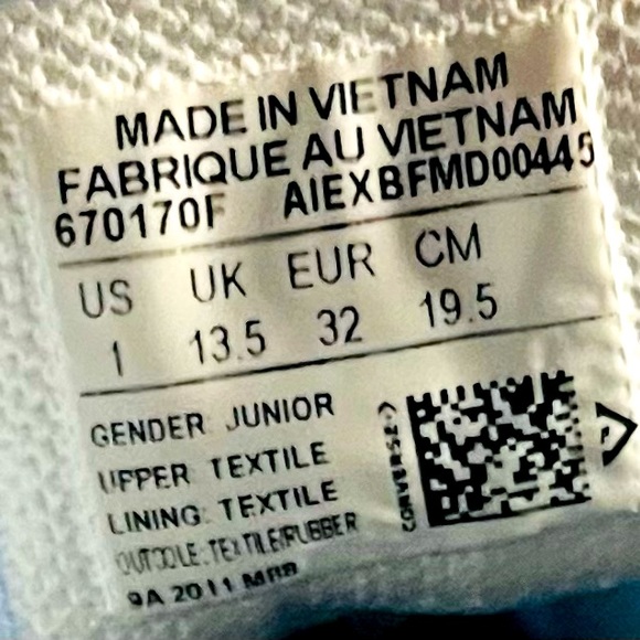 **SOLD** ✨NEW✨ Converse ‘Gamer’Chuck Taylor All-Star High, Youth Size 1 - $45 - Picture 10 of 11